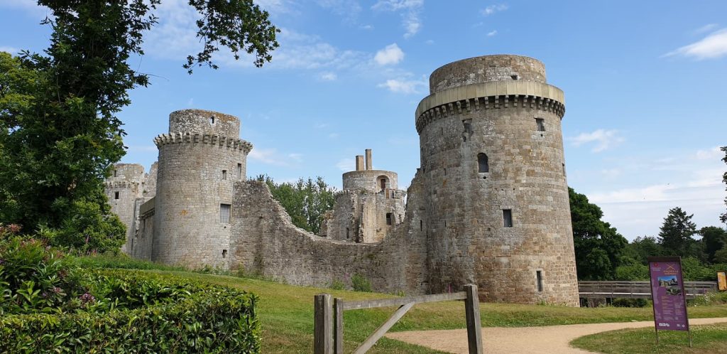 Château à proximité des chambres d'hôtes de la Métairie à Plédéliac