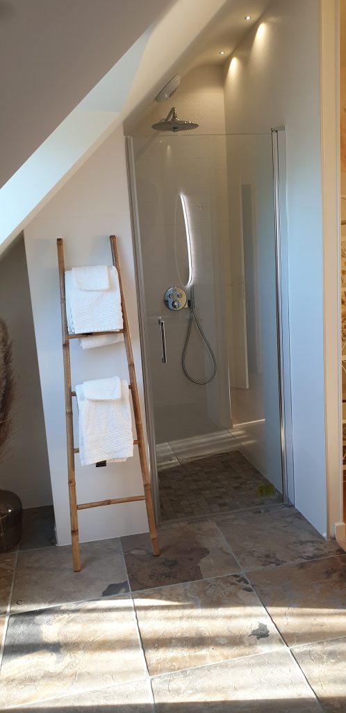 Salle de bain de la chambre Pradenn